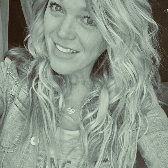 Meet your Posher, Janelle - Picture 1 of 1